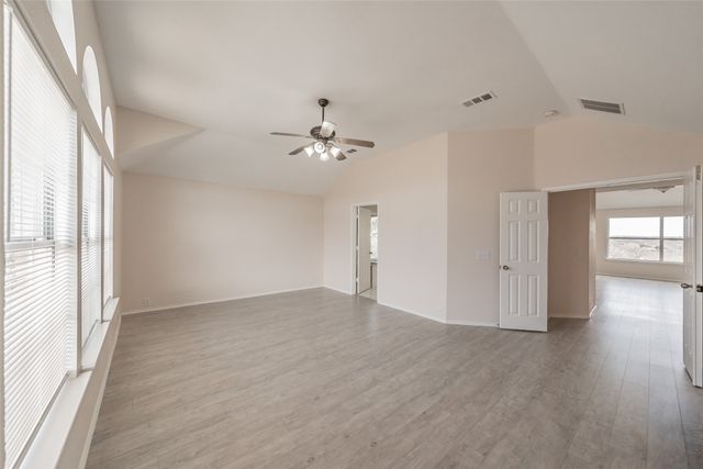 5786 Walnut Creek Drive, Fort Worth, TX 76137