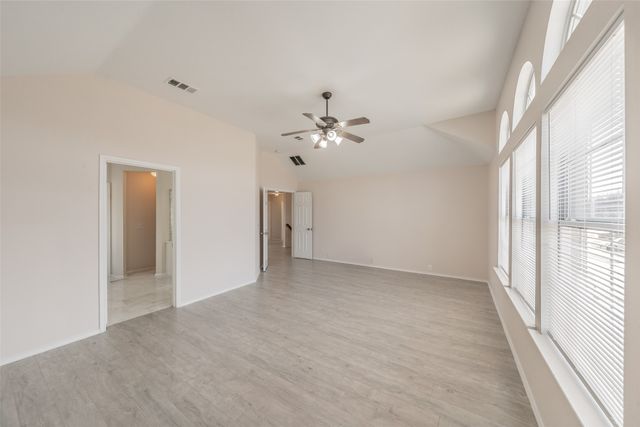 5786 Walnut Creek Drive, Fort Worth, TX 76137