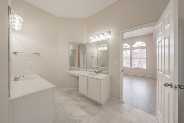 5786 Walnut Creek Drive, Fort Worth, TX 76137