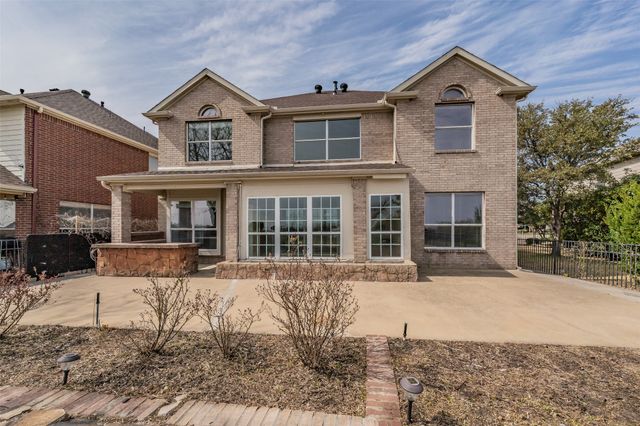 5786 Walnut Creek Drive, Fort Worth, TX 76137