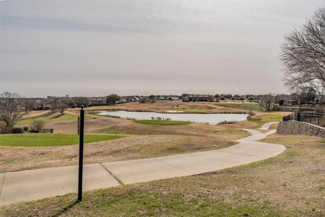 5786 Walnut Creek Drive, Fort Worth, TX 76137