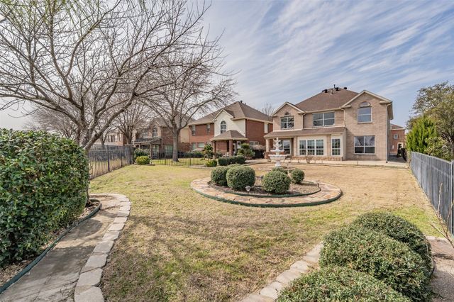 5786 Walnut Creek Drive, Fort Worth, TX 76137