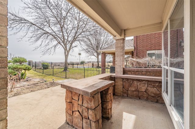 5786 Walnut Creek Drive, Fort Worth, TX 76137