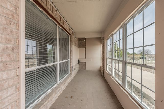 5786 Walnut Creek Drive, Fort Worth, TX 76137