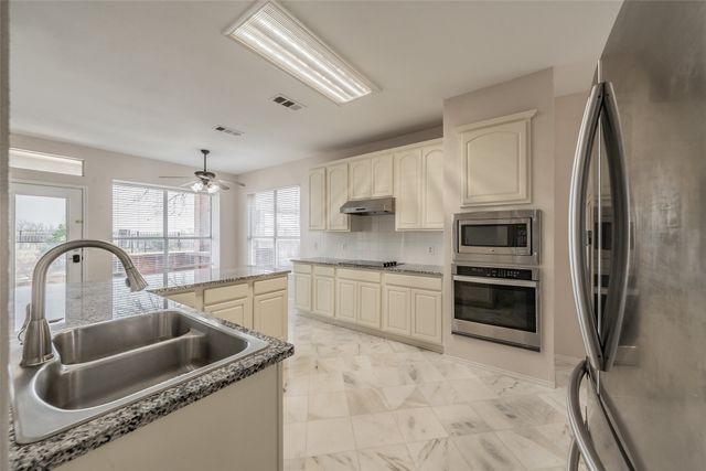 5786 Walnut Creek Drive, Fort Worth, TX 76137