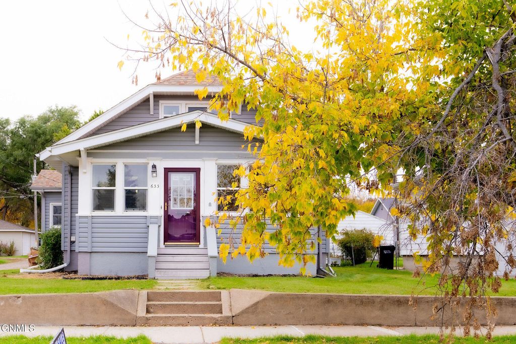 633 3rd Avenue NE, Valley City, ND 58072 photo 2
