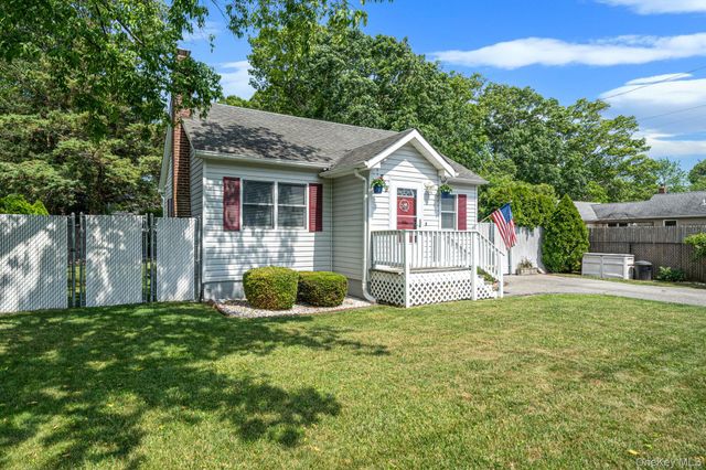 289 McKinley Drive, Mastic Beach, NY 11951