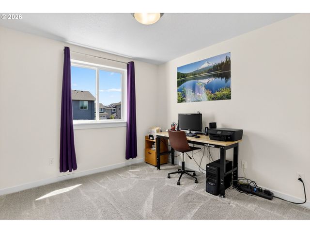 1760 N BROADWAY St, Estacada, OR 97023