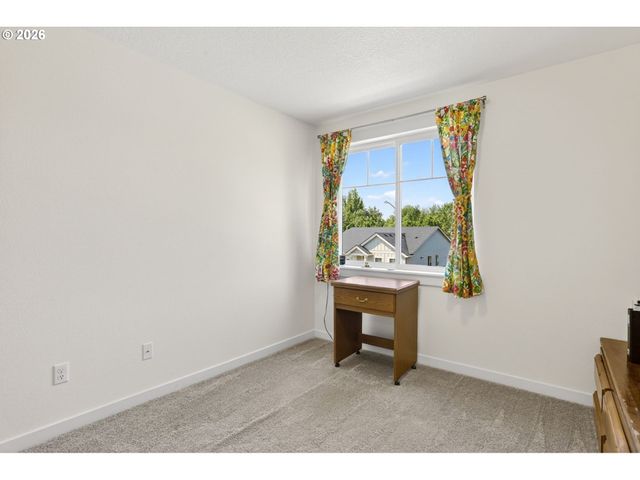 1760 N BROADWAY St, Estacada, OR 97023