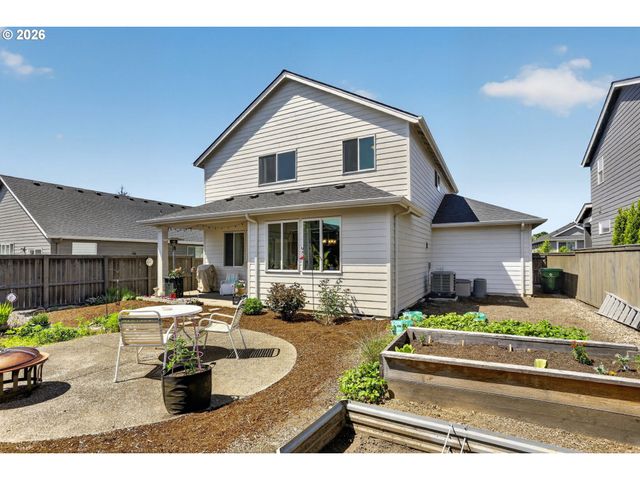 1760 N BROADWAY St, Estacada, OR 97023