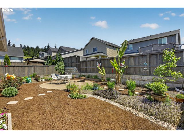 1760 N BROADWAY St, Estacada, OR 97023