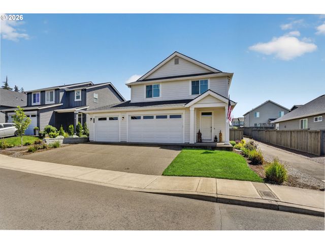 1760 N BROADWAY St, Estacada, OR 97023