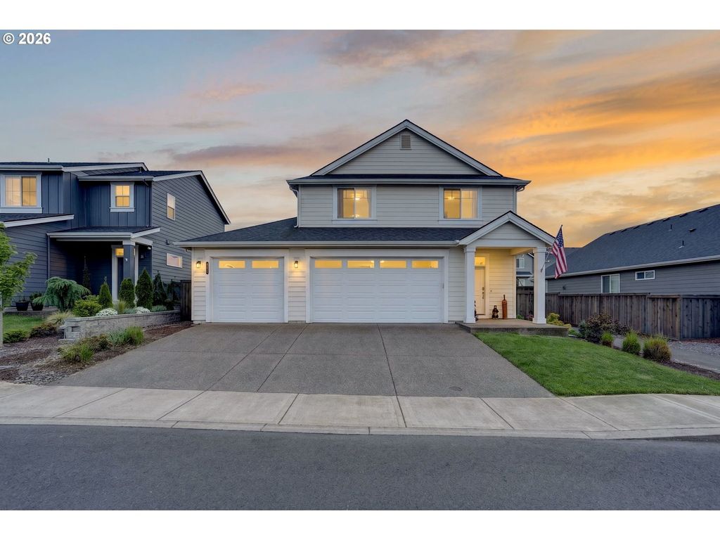 1760 N BROADWAY St, Estacada, OR 97023