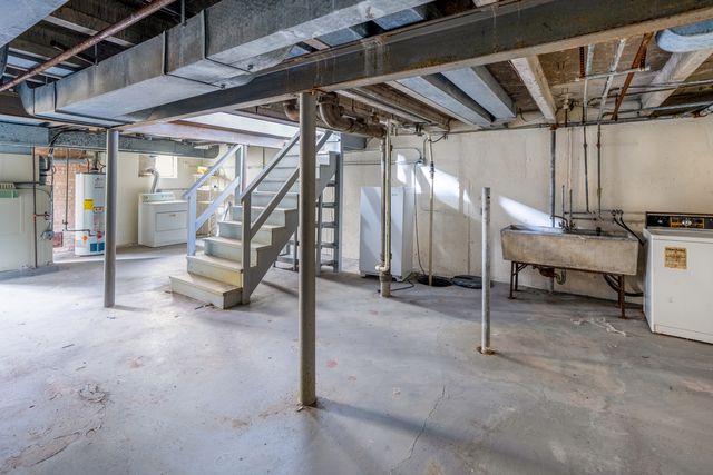 75 WILLIAMSBURG Road, Evanston, IL 60203