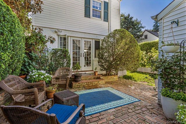 5 Ash Street, Floral Park, NY 11001