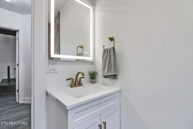 1177 Sparta Hwy, Crossville, TN 38572