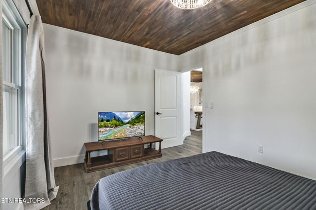 1177 Sparta Hwy, Crossville, TN 38572