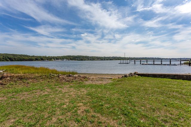 2714 Riverside Avenue, Somerset, MA 02726