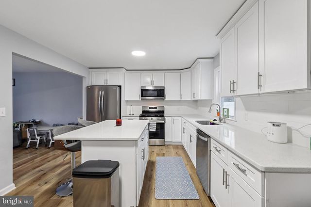 910 HOWE DR, Turnersville, NJ 08012