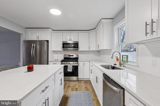 910 HOWE DR, Turnersville, NJ 08012