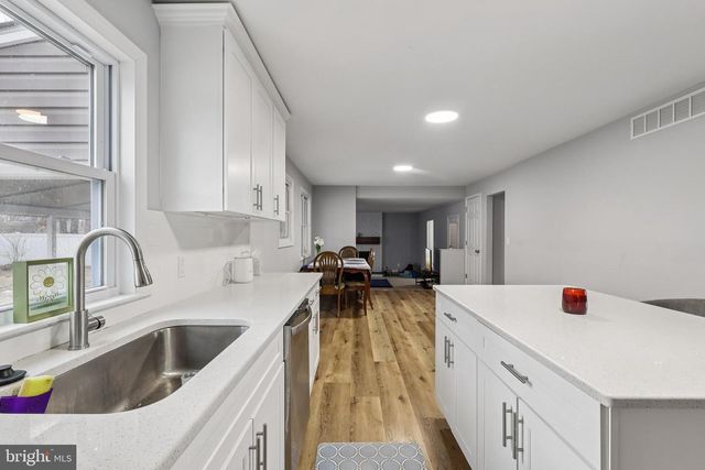 910 HOWE DR, Turnersville, NJ 08012