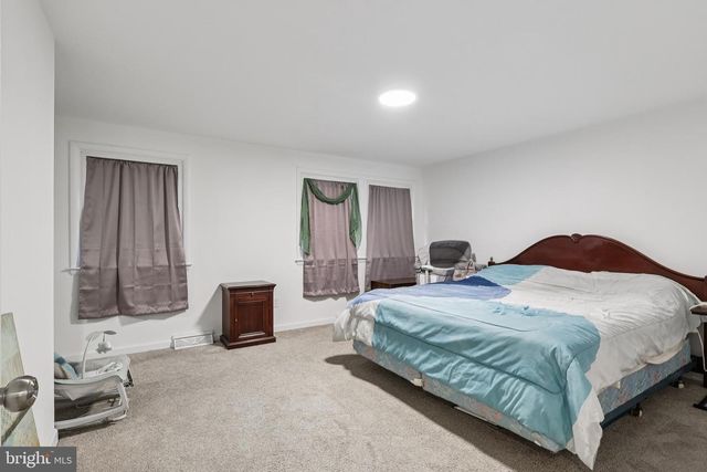 910 HOWE DR, Turnersville, NJ 08012