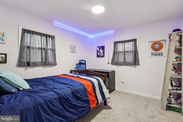 910 HOWE DR, Turnersville, NJ 08012