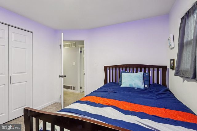 910 HOWE DR, Turnersville, NJ 08012