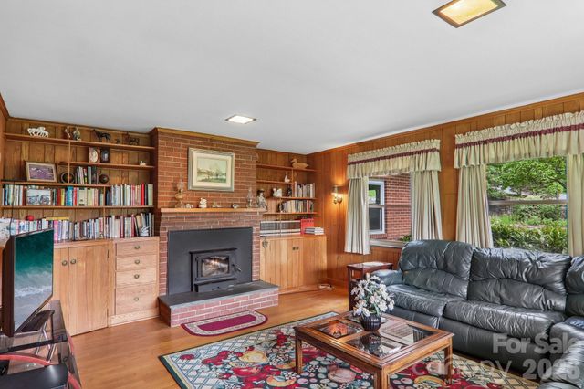 1404 Valmont Drive, Hendersonville, NC 28791