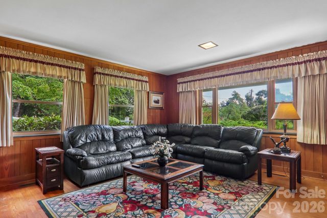 1404 Valmont Drive, Hendersonville, NC 28791