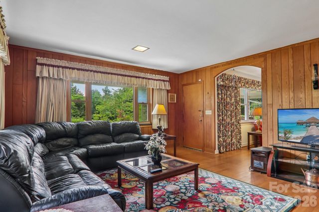 1404 Valmont Drive, Hendersonville, NC 28791