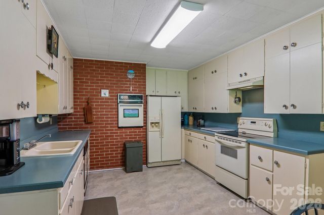 1404 Valmont Drive, Hendersonville, NC 28791