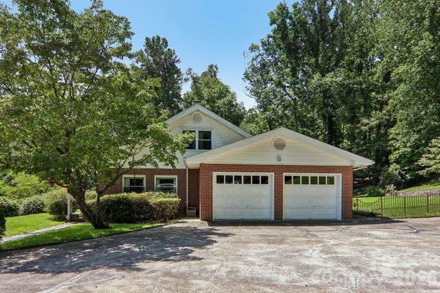 1404 Valmont Drive, Hendersonville, NC 28791