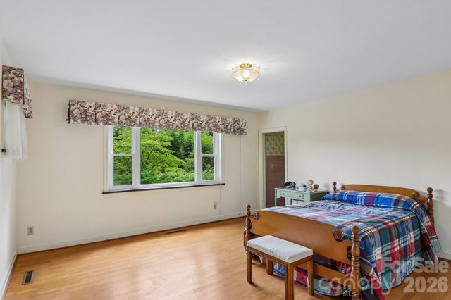 1404 Valmont Drive, Hendersonville, NC 28791