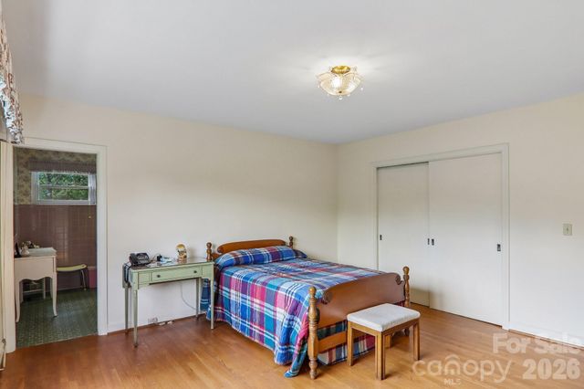 1404 Valmont Drive, Hendersonville, NC 28791