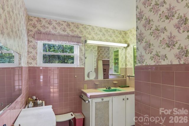 1404 Valmont Drive, Hendersonville, NC 28791