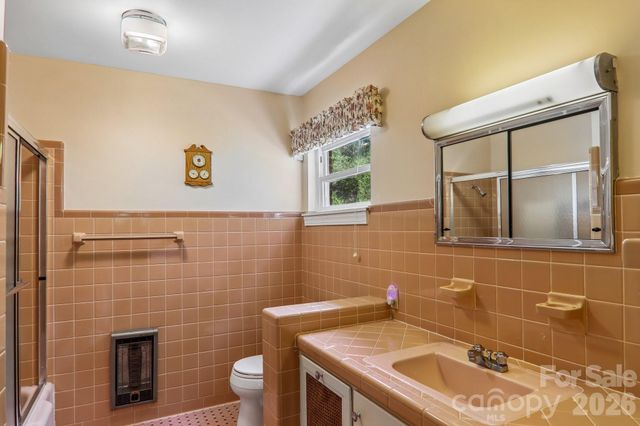 1404 Valmont Drive, Hendersonville, NC 28791