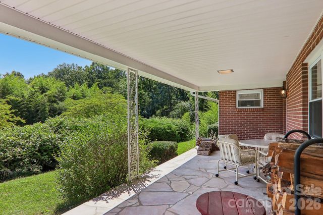 1404 Valmont Drive, Hendersonville, NC 28791
