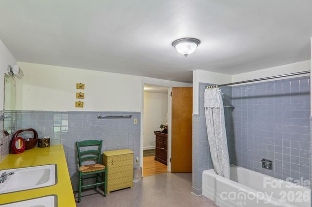 1404 Valmont Drive, Hendersonville, NC 28791