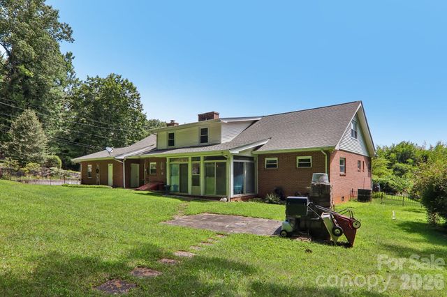 1404 Valmont Drive, Hendersonville, NC 28791