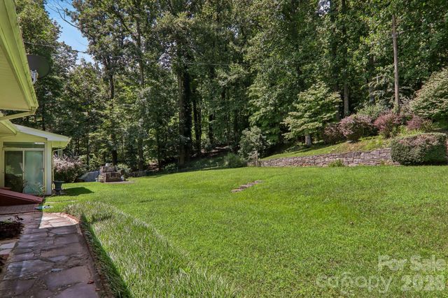 1404 Valmont Drive, Hendersonville, NC 28791