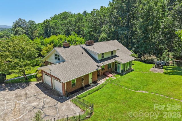 1404 Valmont Drive, Hendersonville, NC 28791