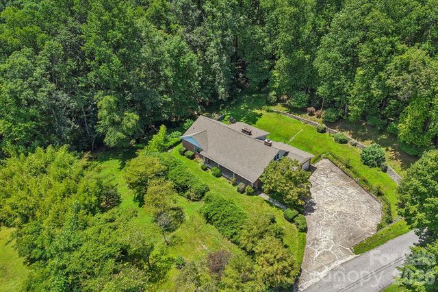 1404 Valmont Drive, Hendersonville, NC 28791