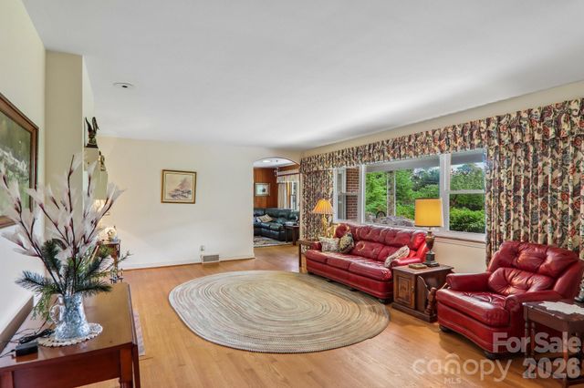 1404 Valmont Drive, Hendersonville, NC 28791