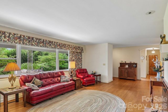 1404 Valmont Drive, Hendersonville, NC 28791