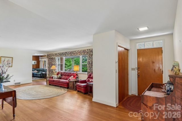 1404 Valmont Drive, Hendersonville, NC 28791