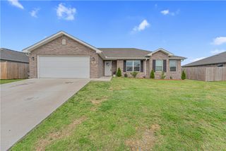 200 Post Oak Avenue, Gentry, AR 72734