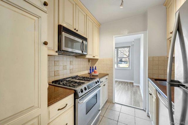 240 Garth Road 2G2, Scarsdale, NY 10583