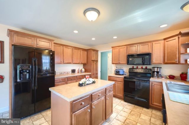 137 KIMBERLY LN, East Berlin, PA 17316