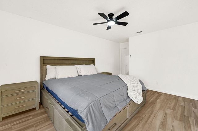 5007 Colmesneil Drive, Pearland, TX 77584